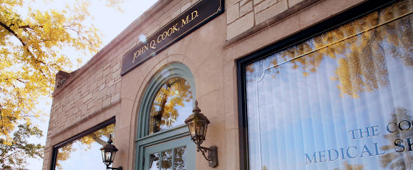 Dr. John Q. Cook - Whole Beauty Institute en Winnetka Estado de Winnetka